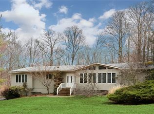 1 Emerald Dr, Pomona, NY 10970