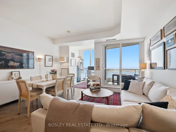 218 Queens Quay W, Toronto, ON