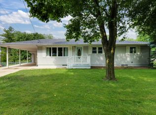 611 N Monroe St, Roanoke, IL