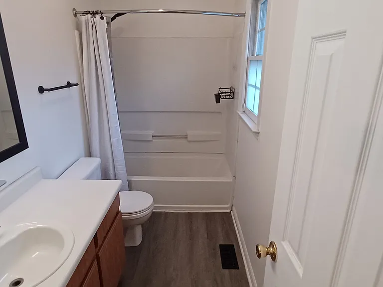 211 Sheffield Ct — Photo 19