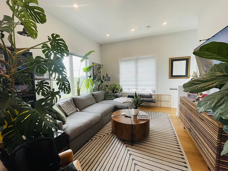 385 Pleasant St #18 — Photo 5