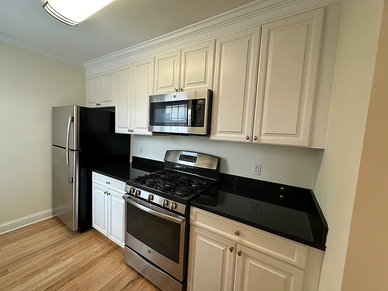 55 Langdon St #6D — Photo 3
