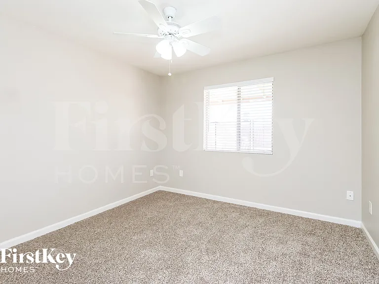 425 E Julie Dr — Photo 14