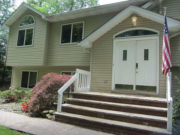 3rd image of 6 Eileen Ave