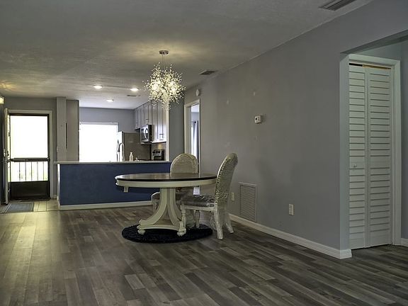 3rd image of 6134 Burnside Cir #E201