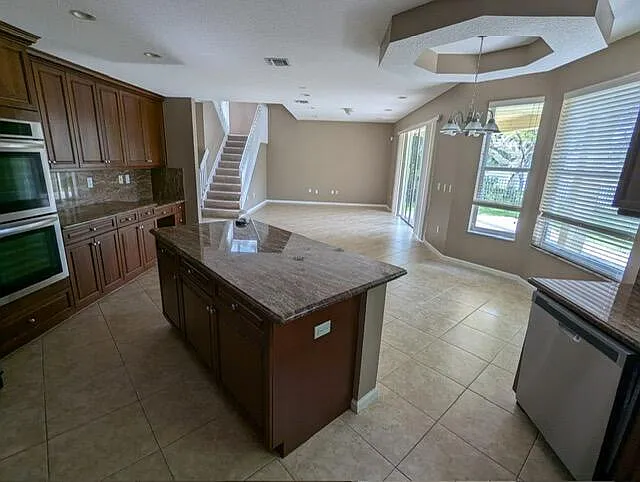9015 Alexandra Cir — Photo 2