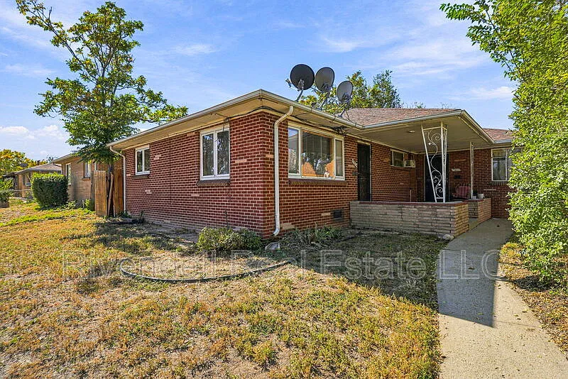 2 bed, 1.0 bath, 900 sqft, $1,400 — Photo 1