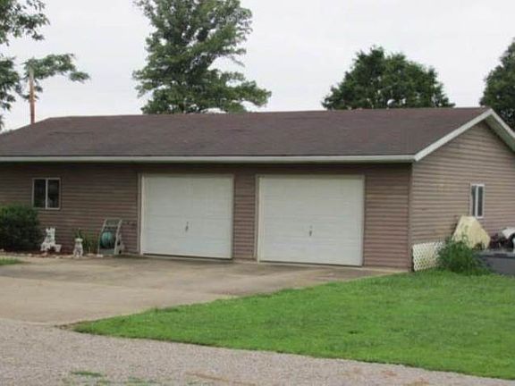 Detached Garage