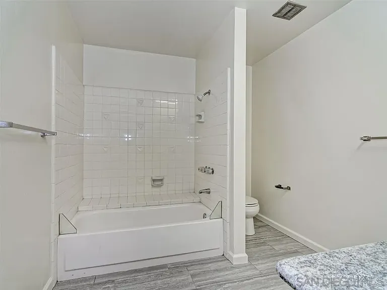 962 Loring St #2B — Photo 8