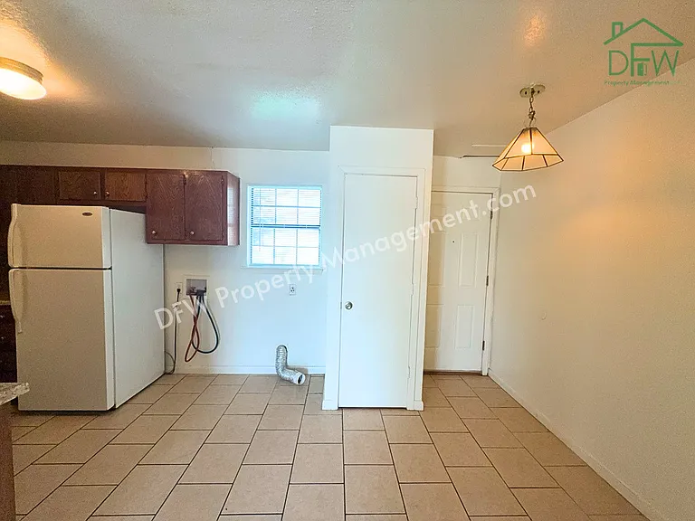 807 W Walnut St #C2 — Photo 7