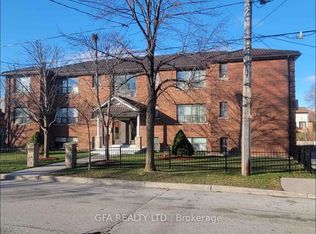 16 Arrowsmith Ave #3, Toronto, ON M6M 2W7