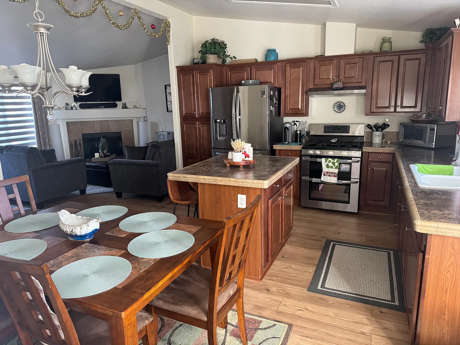 3 bed, 1150 sqft, $1,900 — Photo 4