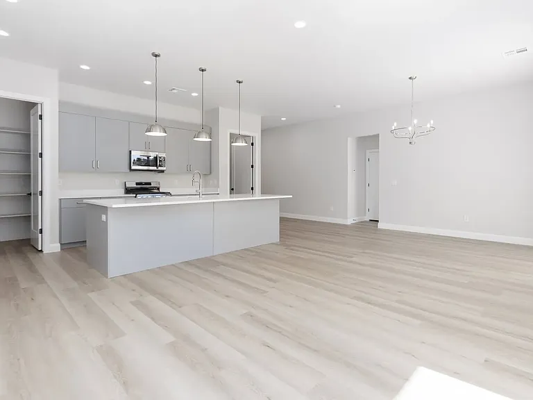 419 S 2250 W — Photo 12
