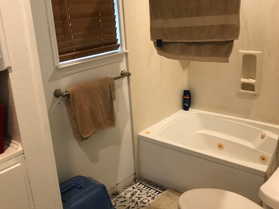 1st image of 3121 Edgewood Dr