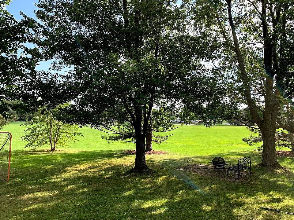 2nd image of 2749 Carriage Way