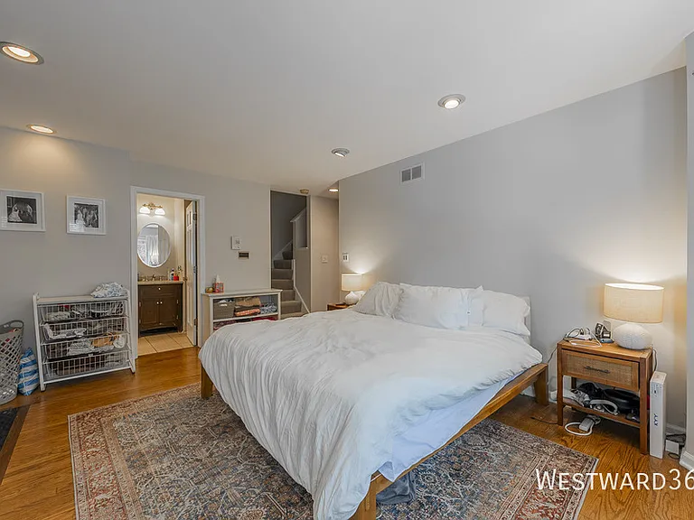 2336 N Lakewood Ave — Photo 13