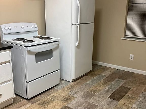 4th image of 846 Calderwood Hwy #2
