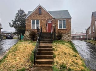 529 Winston Dr, Saint Louis, MO 63125