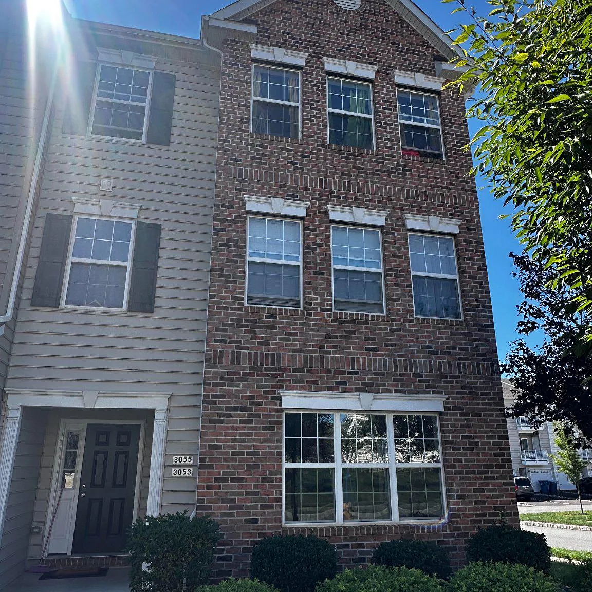 2 bed, 1.0 bath, 1066 sqft, $2,200 — Photo 1