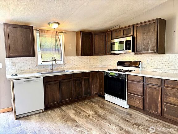 3rd image of 28 N Jacobson Road
