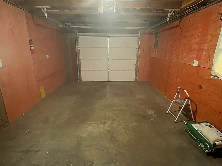 407 NE Main St — Photo 12