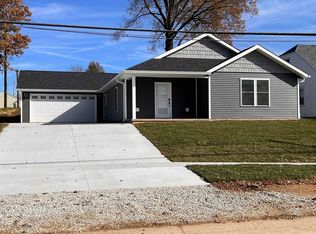 702 N Line St, Loogootee, IN 47553