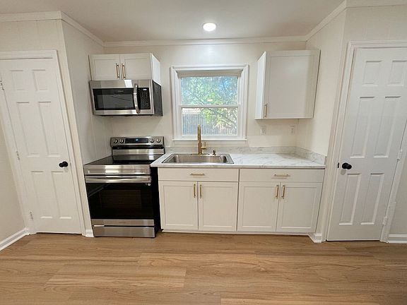 5th image of 5217 Habersham St #B