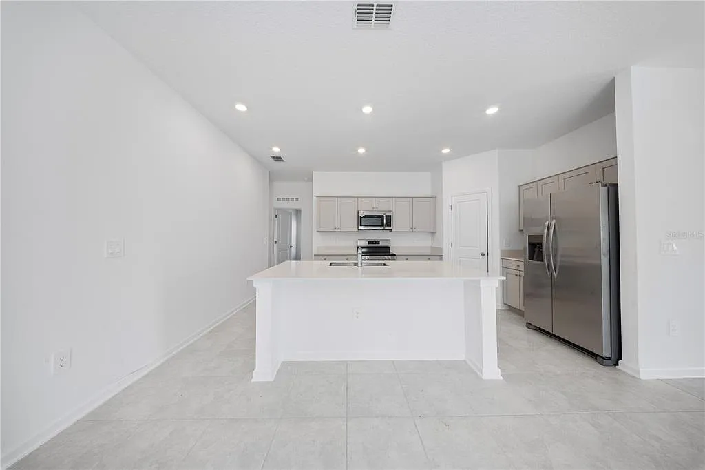 4 bed, 2.0 bath, 1835 sqft, $2,000 — Photo 4