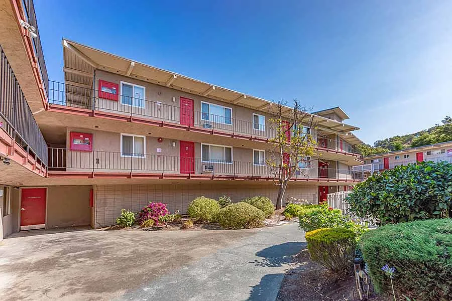 LOTUS APARTMENTS — Photo 2