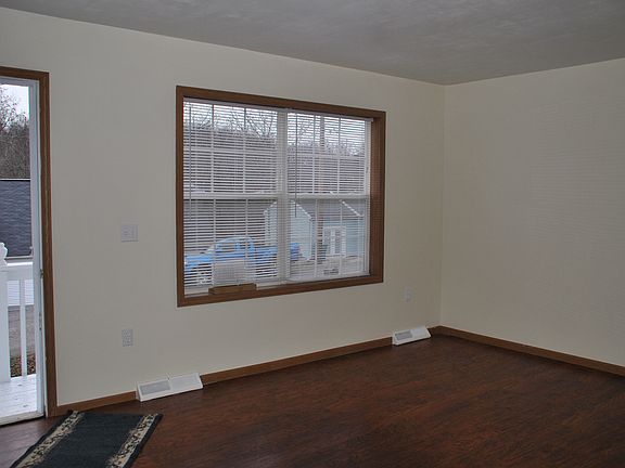 3rd image of 156 Fairfax Dr