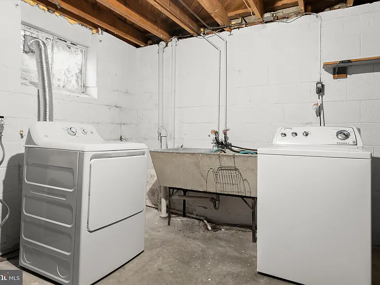 877 N Nottingham St — Photo 19