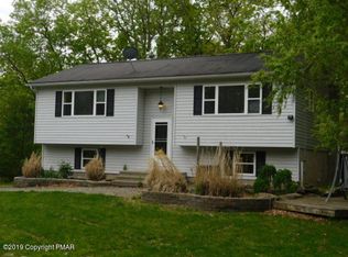 105 Ledgewood Dr, East Stroudsburg, PA 18301
