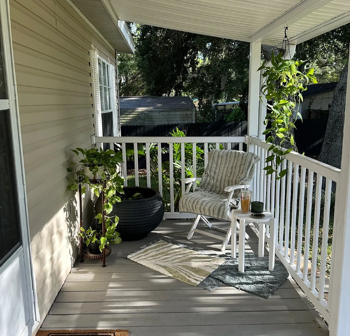 3 bed, 2.0 bath, 1296 sqft, $2,200 — Photo 2