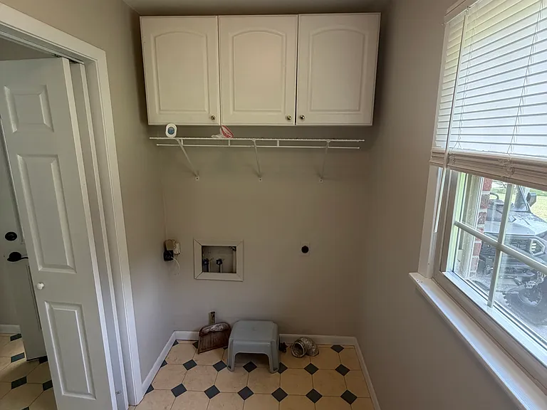 130 Carden Ln — Photo 8