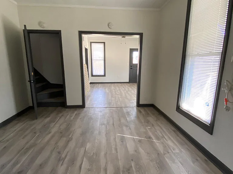 1424 E Broadway St — Photo 9
