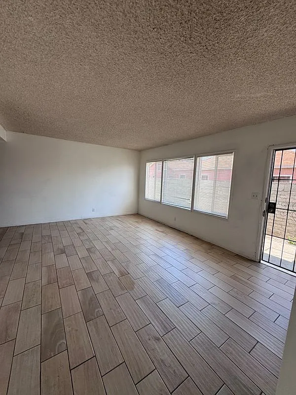 2 bed, 1.0 bath, 946 sqft, $2,700 — Photo 4