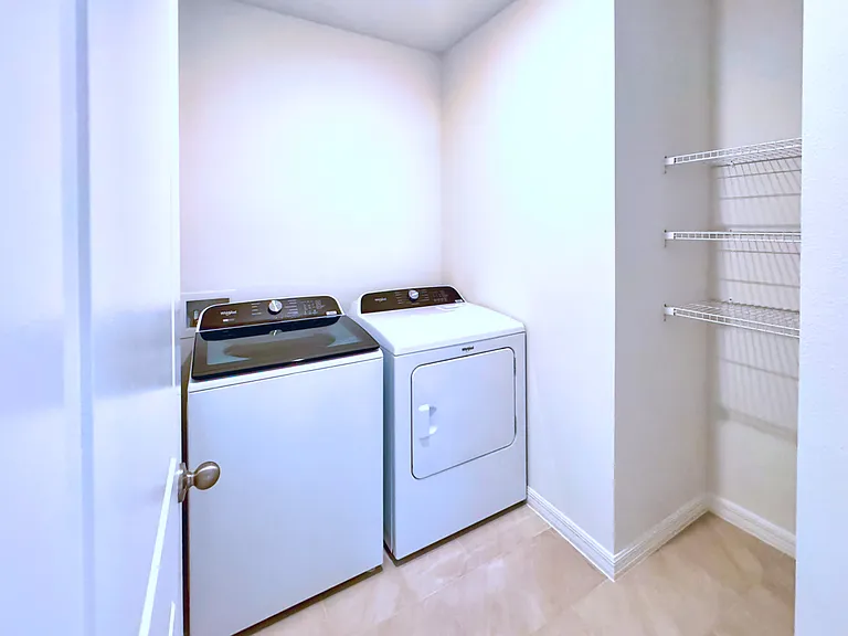 1461 Brekey Way — Photo 3