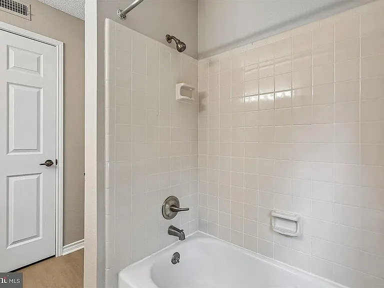 1530 Lincoln Way #203 — Photo 18