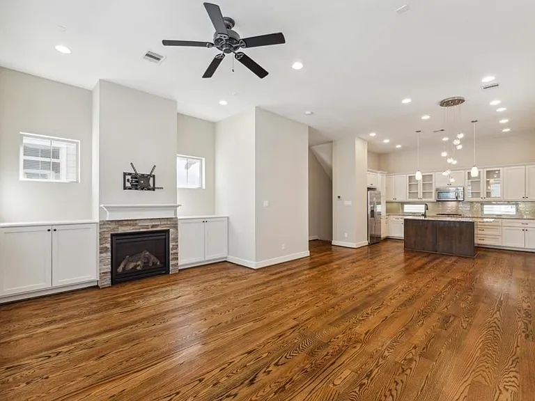 2441 Charleston St #B — Photo 8