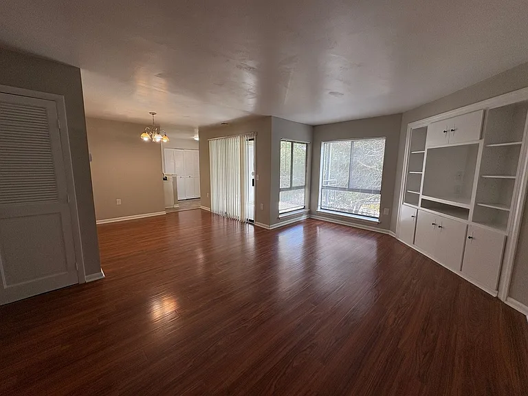 4804C Spring Lake Dr — Photo 3