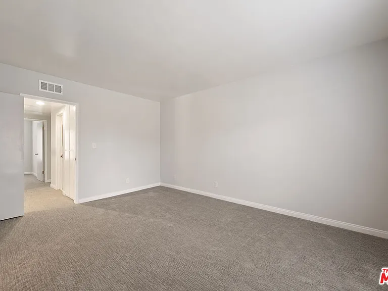 2337 Oak St #2 — Photo 28