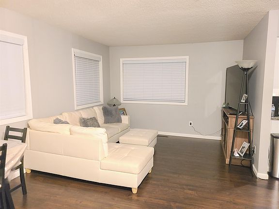 3rd image of 1-233 Bernard St W #1