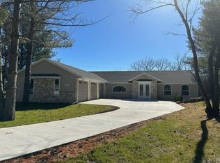 7516 Pine Ridge Dr, Burlington, WI 53105