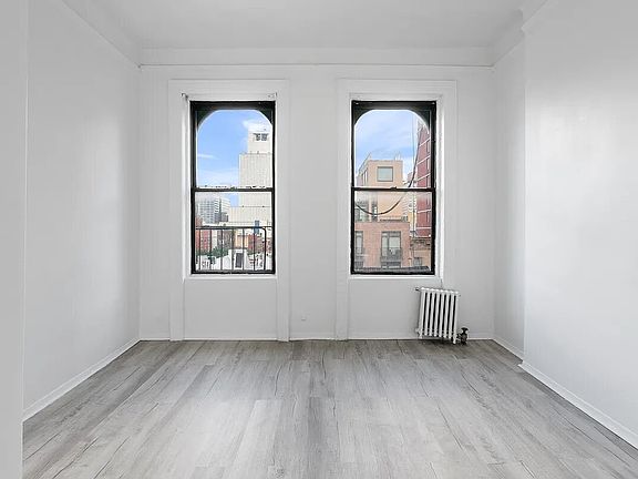 2nd image of 826 9th Ave APT 4RN