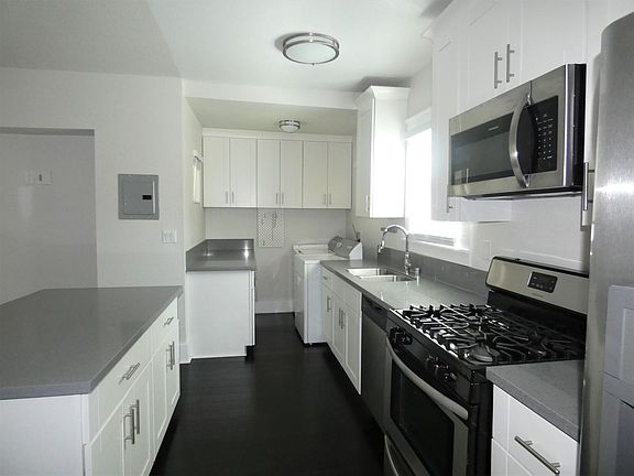 3rd image of 440 W 4th St #440.5