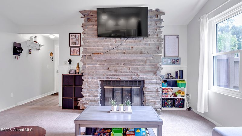 4th image of 133 Arrow Wood Place