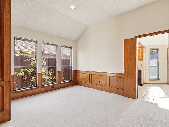 5th image of 1100 Pin Oak Ln