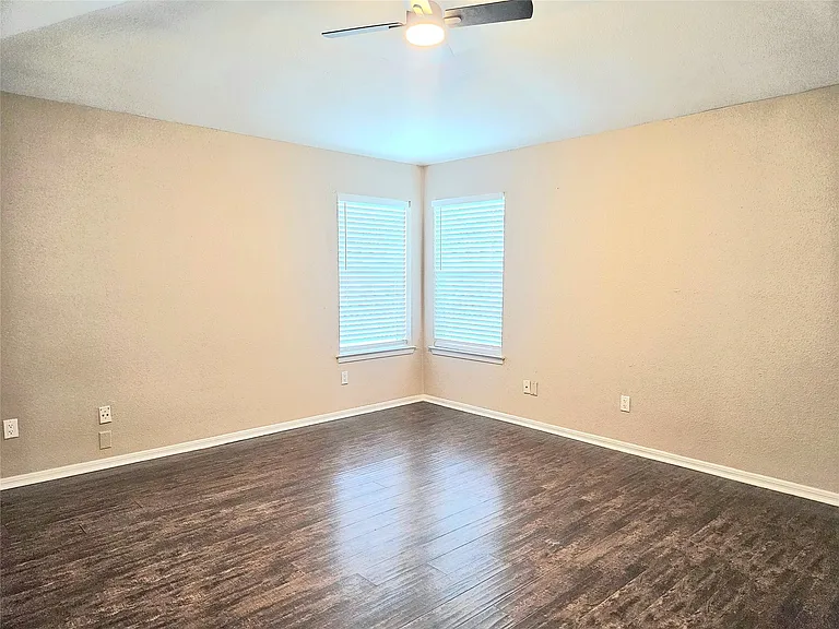 4231 Southchase Ln — Photo 15