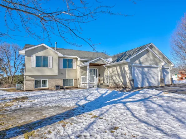 938 Waxon Ln, Hudson, WI 54016