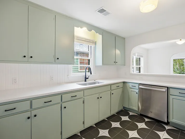 612 S 6th St — Photo 12